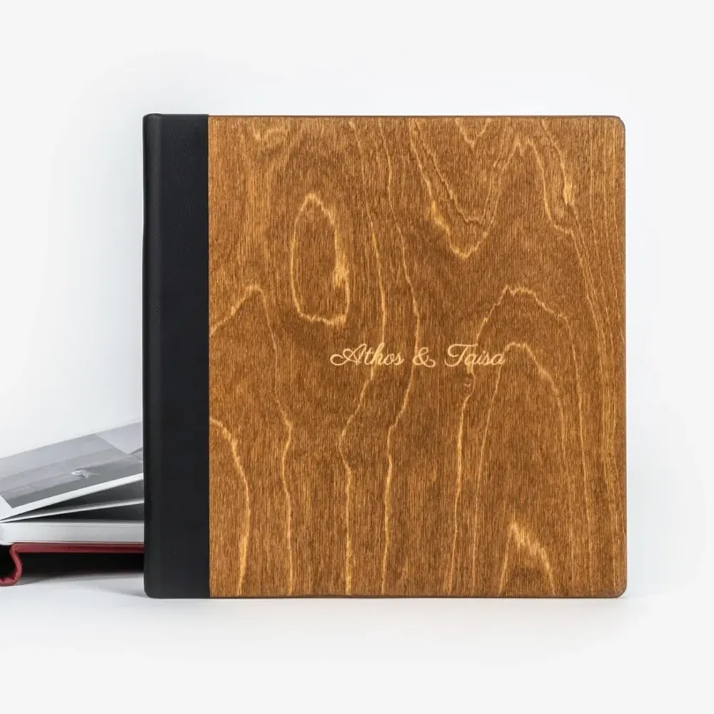 Álbum con cubierta de madera natural